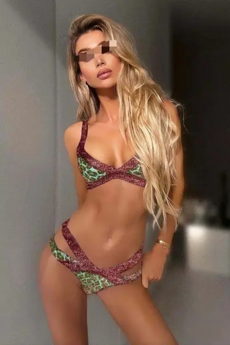 Claudia<br>Stunning blonde